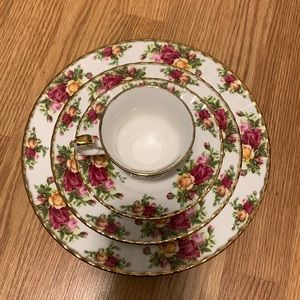 Set of 4 Royal Albert